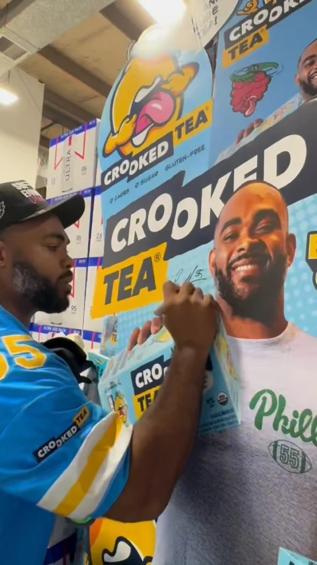 Pennsylvania… you know what to do😏🦅🏃‍♂️
•
•
•
#CrookedTea #DrinkCrookedTea  #Tongue #BrewedRude #DrinkCrooked #Cheeks #Peach #Lemon #Rude #BoldRudeBrewed
#Explore #Explorepage #Instagood #Raspberry #Ras #pennsylvania #eagles #brandongraham #flyeaglesfly #philly #BG #Epic