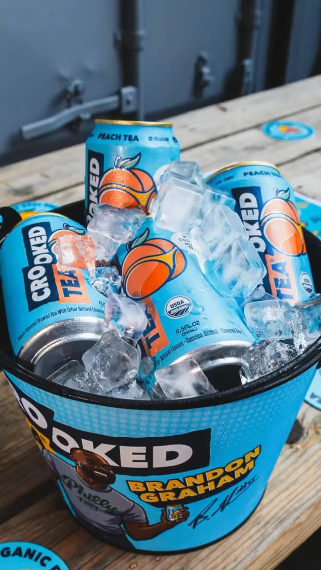 Philly… you sure know how to party 🦅
•
•
•
#CrookedTea #DrinkCrookedTea  #Tongue #BrewedRude #DrinkCrooked #Cheeks #Peach #Lemon #Rude #BoldRudeBrewed
#Explore #Explorepage #Instagood #Raspberry #Ras #Reels #Eagles #Philly #BrandonGraham #BG 
📍: @phlbeergarden 
📸: @jordanharris.jpeg