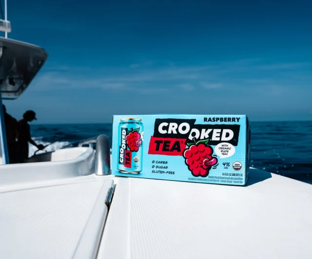 you know what they say… a Krewe that sails with Crooked Tea, never goes thirsty 🫡⛵️🌊😉
•
•
•
#CrookedTea #DrinkCrookedTea  #Tongue #BrewedRude #DrinkCrooked #Cheeks #Peach #Lemon #Rude #BoldRudeBrewed
#Explore #Explorepage #Instagood #Raspberry #Ras #Krewe #TampaBay #Bucs #Boatlife #Tampa #ZacBrown #Krewelife #buccaneers