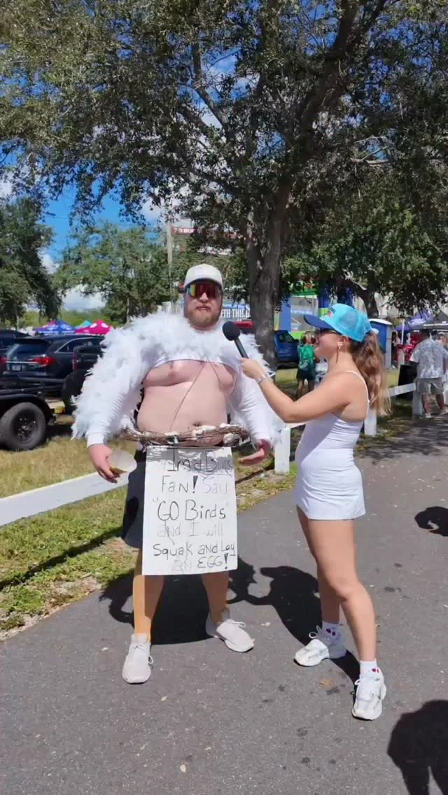 Note to self: don’t lose fantasy league ✍🏼✍🏼✍🏼 
•
•
•
#CrookedTea #DrinkCrookedTea  #Tongue #BrewedRude #DrinkCrooked #Cheeks #Peach #Lemon #Rude #BoldRudeBrewed
#Explore #Explorepage #Instagood #Raspberry #Ras #Interviews #comedy #tampa #streetinterviews #interviews