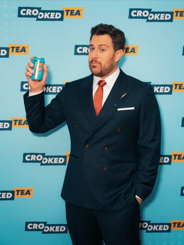 We heard Adam was into hot takes… so we handed him a cold one. Now he’s not just talkin’ tea… he’s ownin’ it! 😉 
Welcome to the Crooked Tea team, proud to have you on board @adamlefkoe 💪🍋