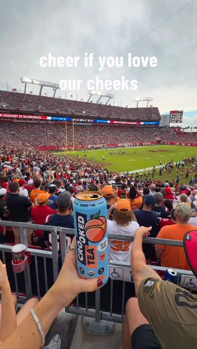 and throw your hands in the air if you wanna taste !!!!!!🍑🍑🍑🍑
•
•
•
#CrookedTea #DrinkCrookedTea  #Tongue #BrewedRude #DrinkCrooked #Cheeks #Peach #Lemon #Rude #BoldRudeBrewed
#Explore #Explorepage #Instagood #Raspberry #Ras #bucs #cheerifyou #tampa #tampabay #buccaneers