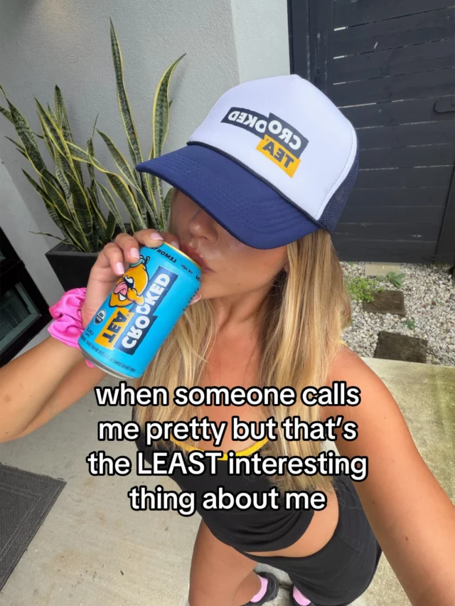 she’s not like other girls… she’s crooked 🤞🏼🙏🏼